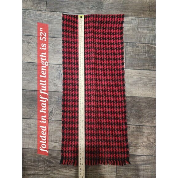 Michelle Stuart Berry & Black Herringbone Scarf 100% Acrylic 52" Lightweight - Picture 5 of 5